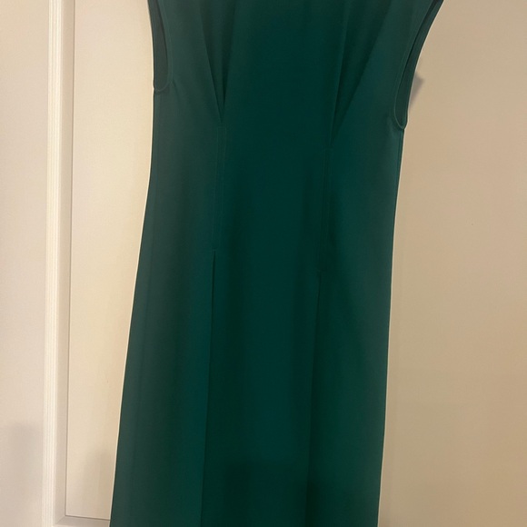 Elegant Green Sleeveless Dress - Picture 1 of 3